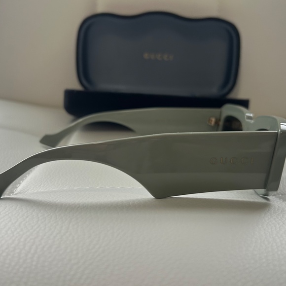 Gucci rectangle sunglasses in green - Picture 4 of 5